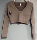 Zenana Seamless Ribbed V-Neck Long Sleeve Crop Top – Heather Grey