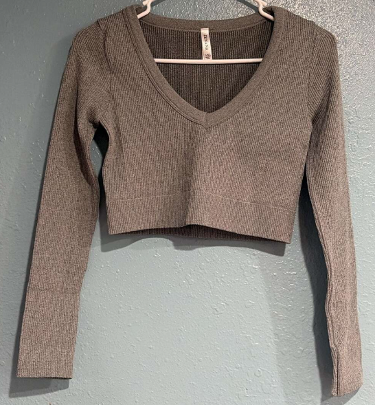Zenana Seamless Ribbed V-Neck Long Sleeve Crop Top – Heather Grey